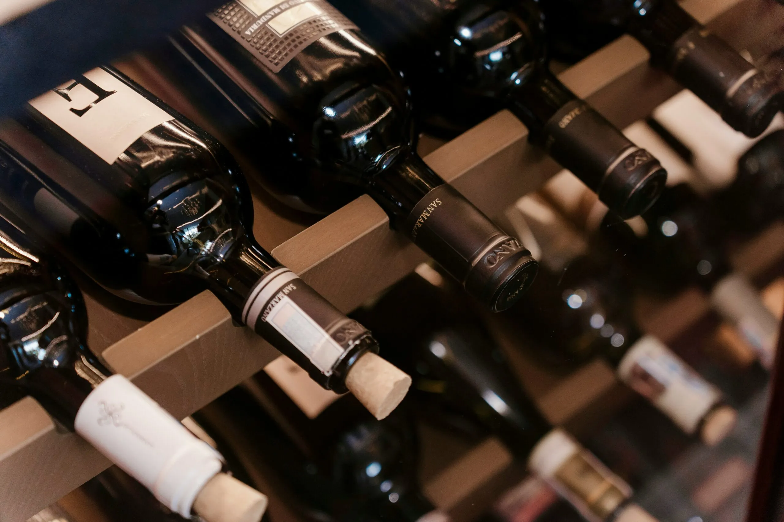 bouteilles de vin posées
